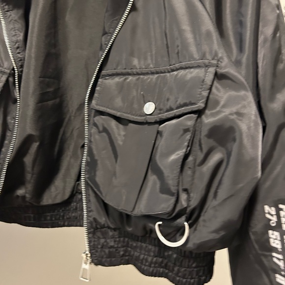 BERSHKA / crop jacket in color black - Picture 6 of 7